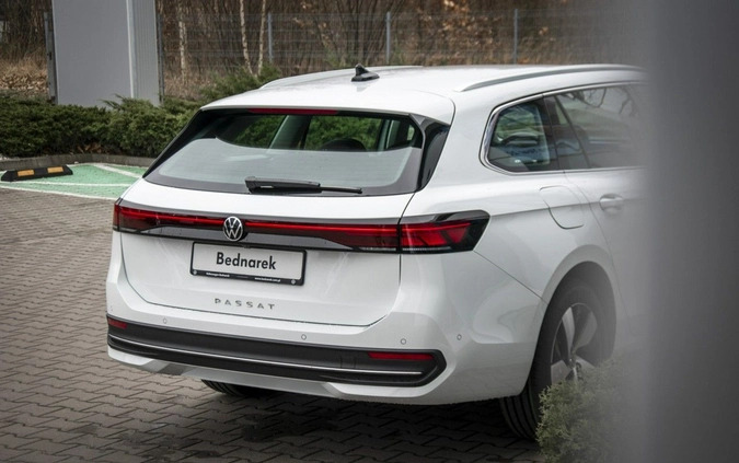 Volkswagen Passat cena 206100 przebieg: 5, rok produkcji 2024 z Wyśmierzyce małe 631